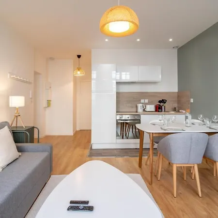 Centre - And Functional Ap.