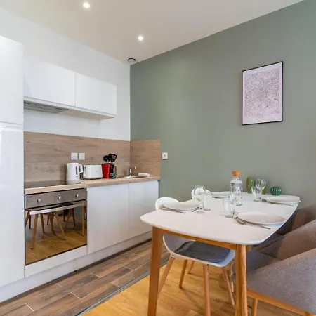 Centre - And Functional Ap. Lejlighed Lille